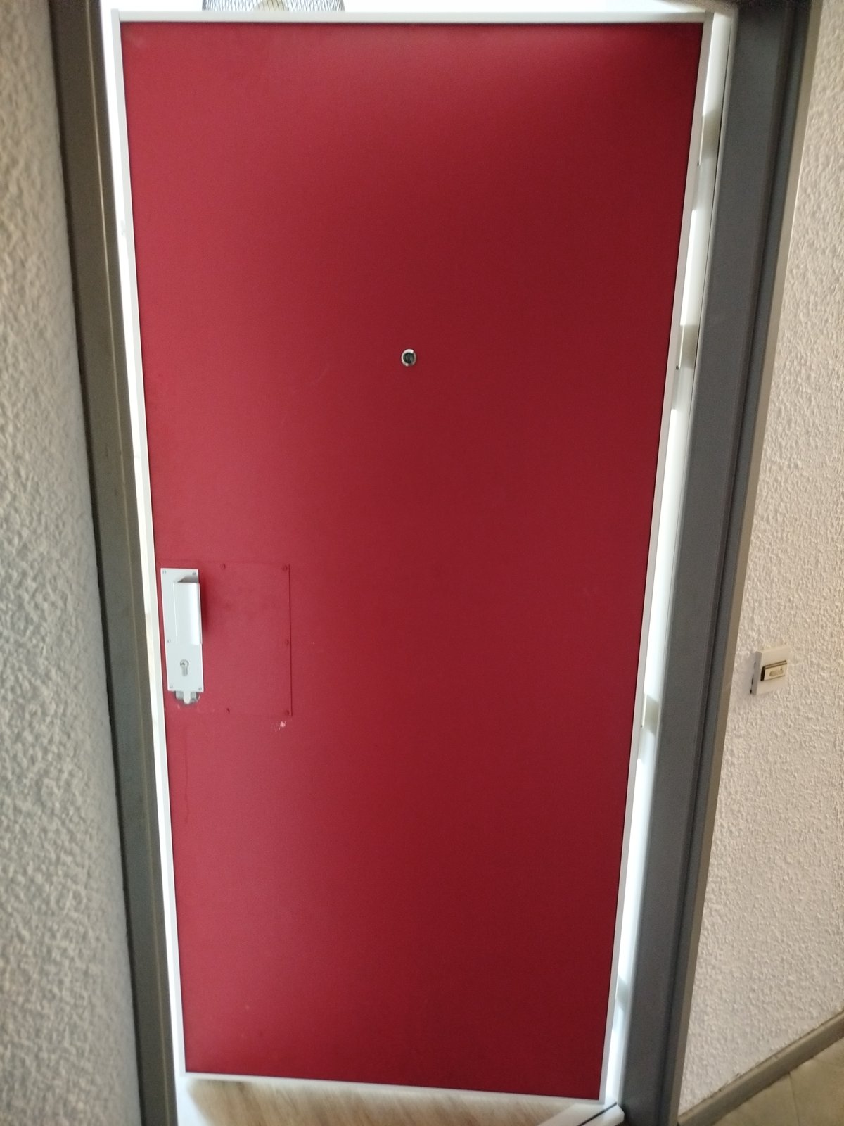 Porte d'entrée blindée après intervention
