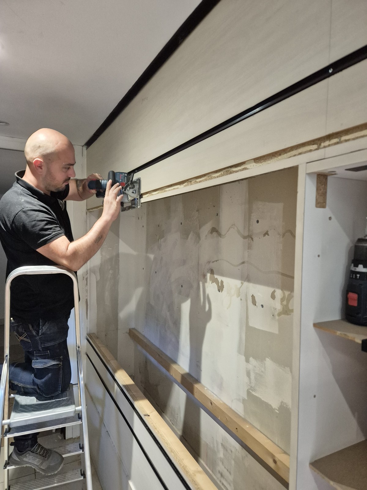 Installation en cours du nouveau bloc de boîtes aux lettres
