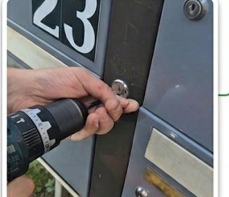 Perçage de la serrure pour extraire la clé cassée